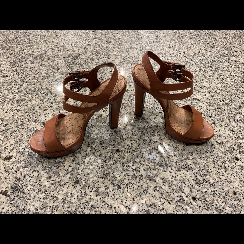 Brown/Tan Size 7 Lauren Ralph Lauren Heels